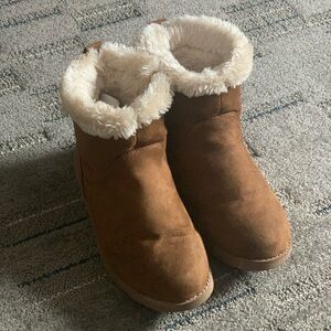 Brown Chestnut Suede Ankle Boots with Faux Fur Lining – kids US 3 / UK 2